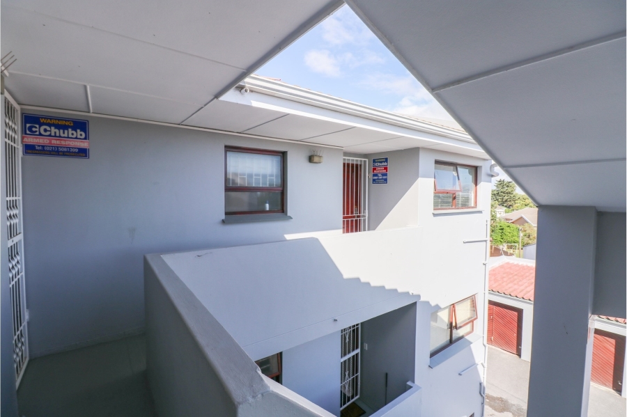 1 Bedroom Property for Sale in Table View Western Cape
